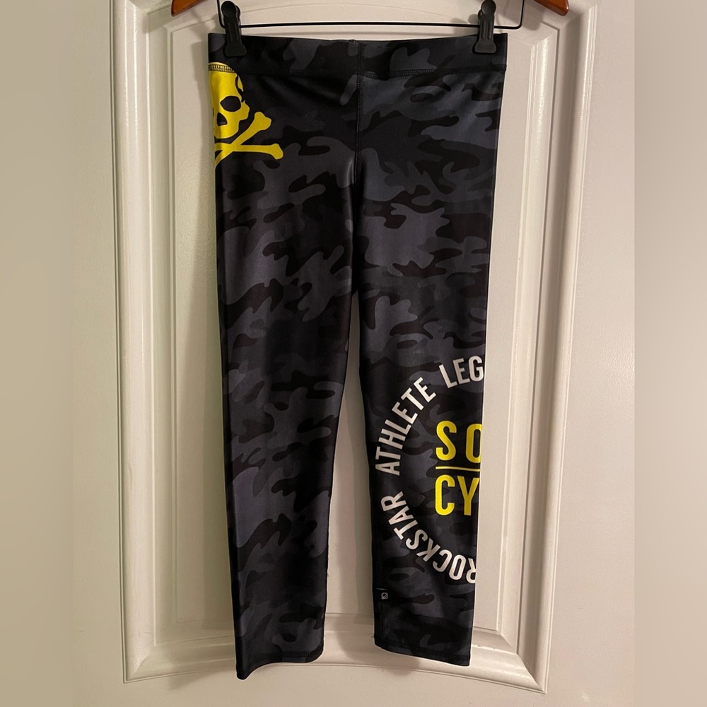 Terez SoulCycle Camo Skull Capri Leggings Size S NWT